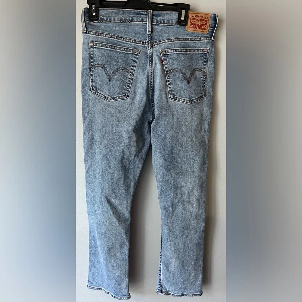 Levi’s wedgie straight crop women Sz 30 distressed highrise lightwash denim jean - Picture 11 of 11